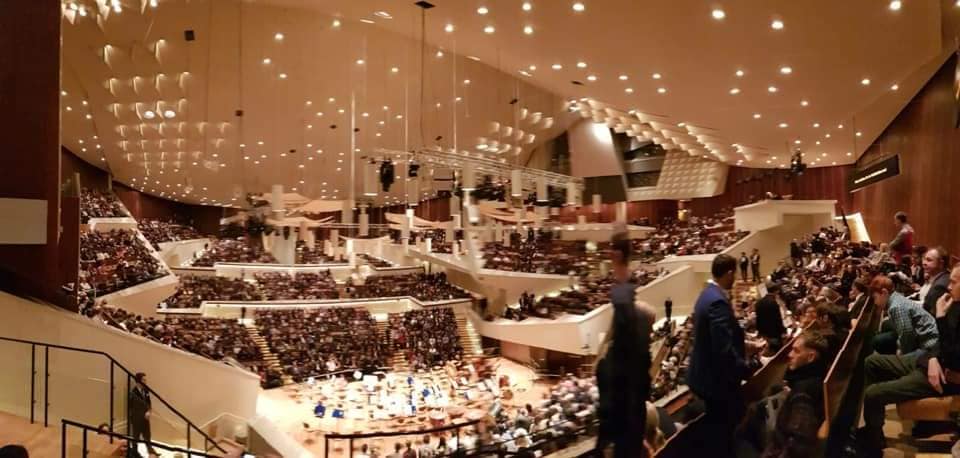 49492168_1927435123970336_3418331966573903872_n